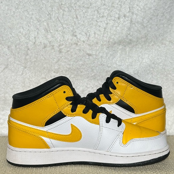 Jordan Air 1 Mid University Gold Youth/Big Kids Athletic Sneakers Shoes SZ 6Y - Picture 6 of 11